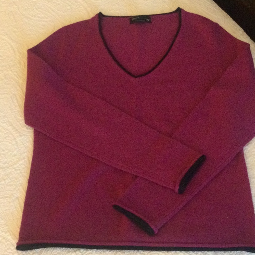 V-Neck Purple trimmed in black cashmere Sweater